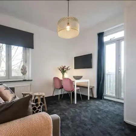 Cozy 2-bedroom Apartment Amsterdam